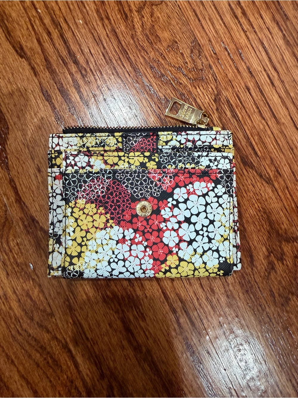 Steve Madden Floral Zip Card Wallet in Black, Red, Yellow & White Floral